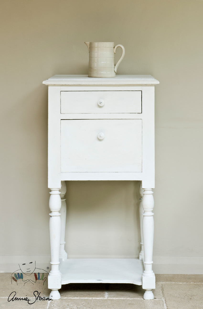 Old White Chalk Paint® Litre **NOTE this color changed late 2018 -there is  NO yellow to it**